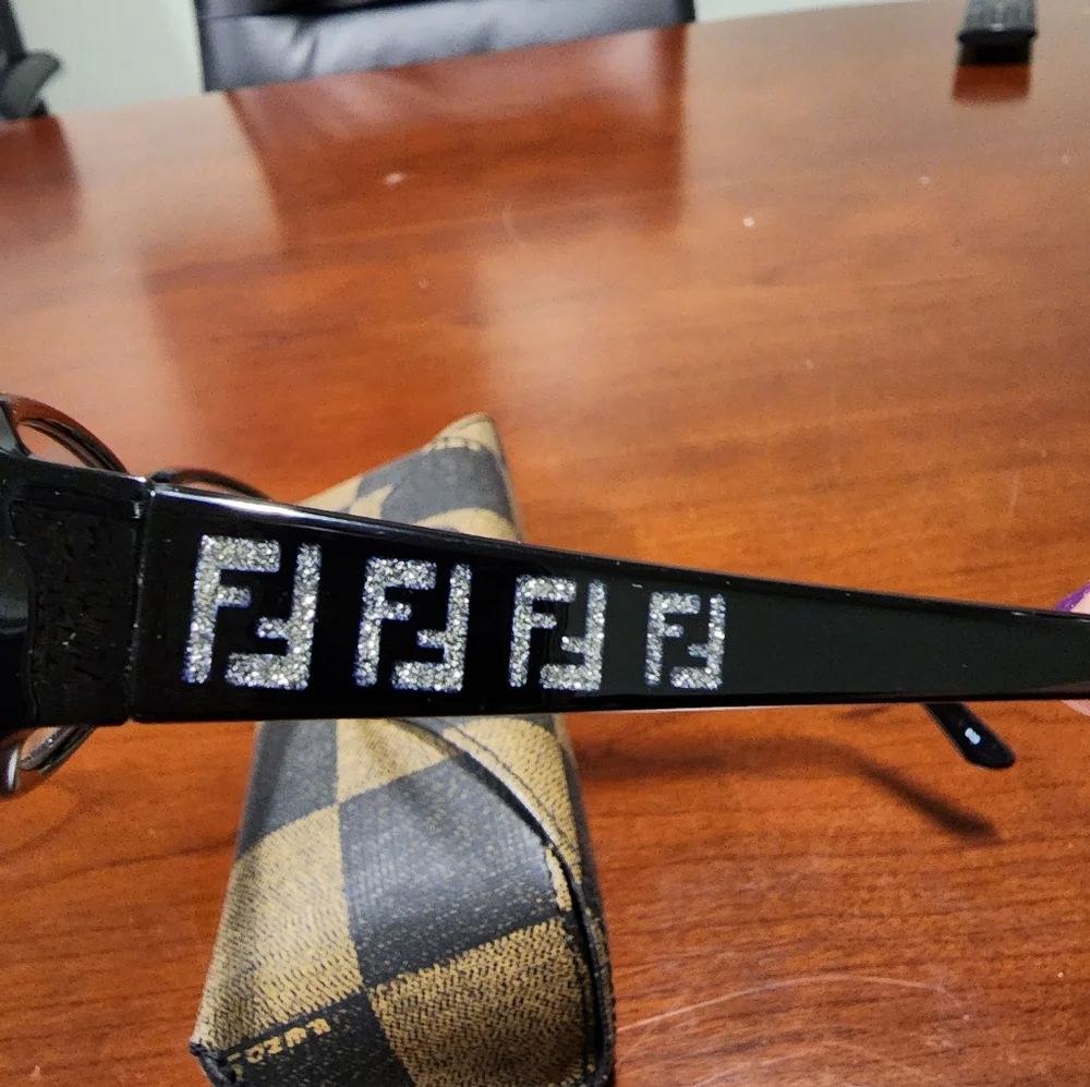 Fendi Eyeglass Frame F893 - Picture 3 of 6